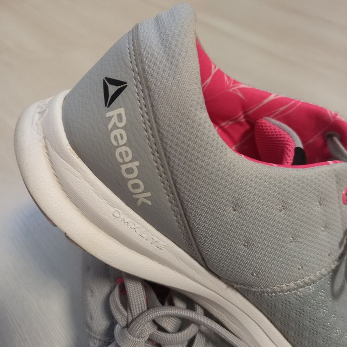 Кроссовки,синие и белые, очень хорошего качества