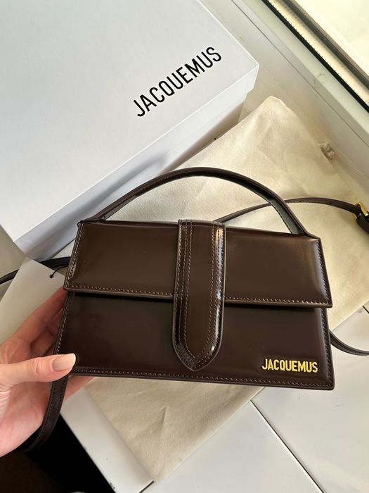 ○★新品未使用　JACQUEMUS　ストラップジップ小銭入れ　ブラウン 中古・古着通販】jacquemus (ジャックムス) ショルダーバッグ ブラウン