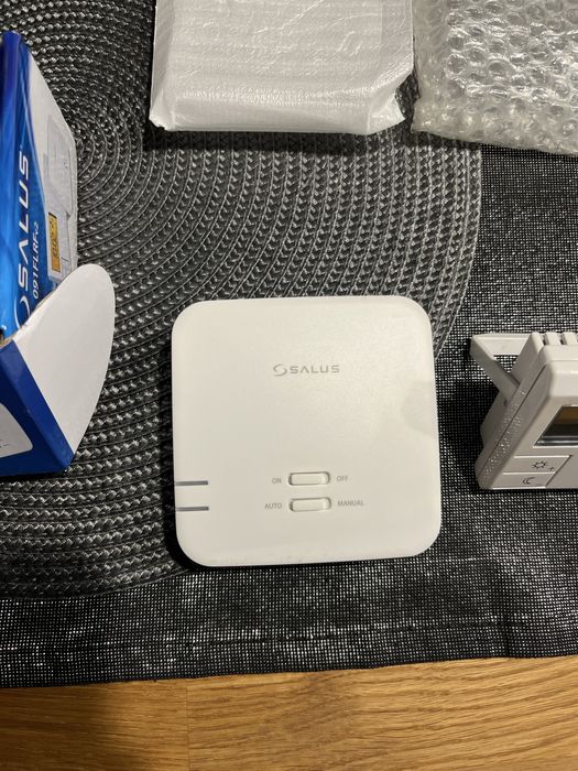 Bezprzewodowy elektroniczny regulator temperatury marki Salus