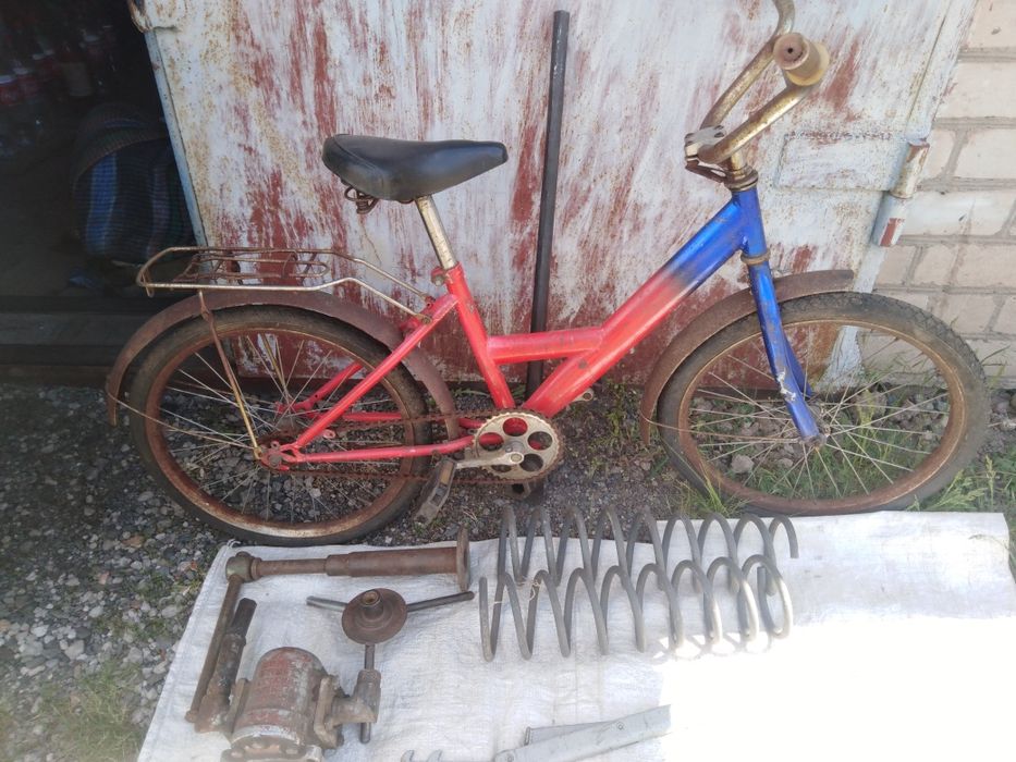 Продаю велосипеды, запчасти, мас. Насос, домкрат, ключи,дрель,пружины,