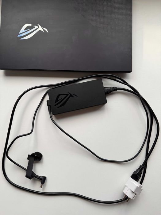 ASUS ROG Strix Scar 17 (G733QR)