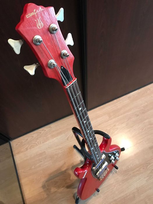 gitara basowa Defil Luna