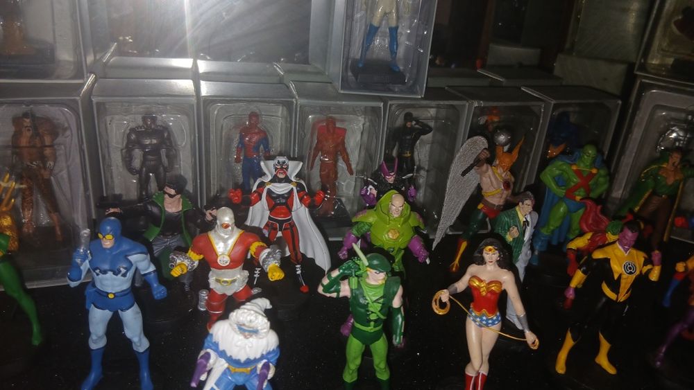 Colecao  80 figura de chumbo da mavel por  400 €