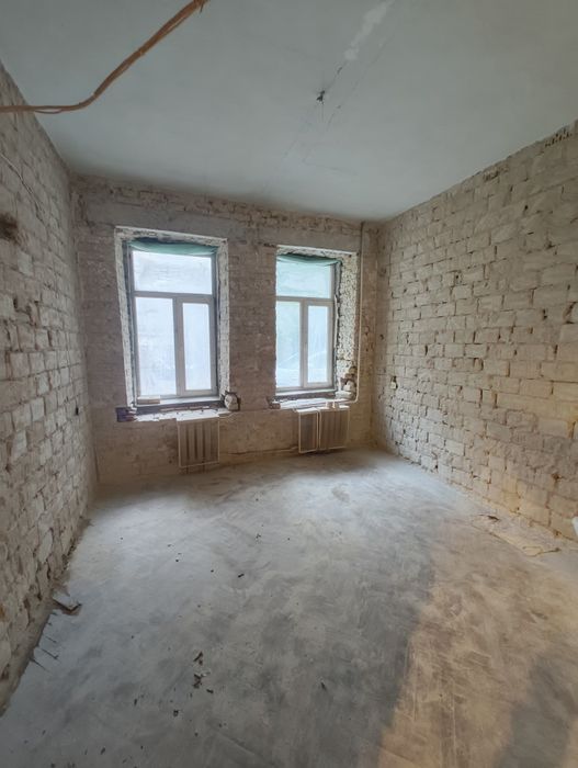 2-комнатная квартира Межигорская 32