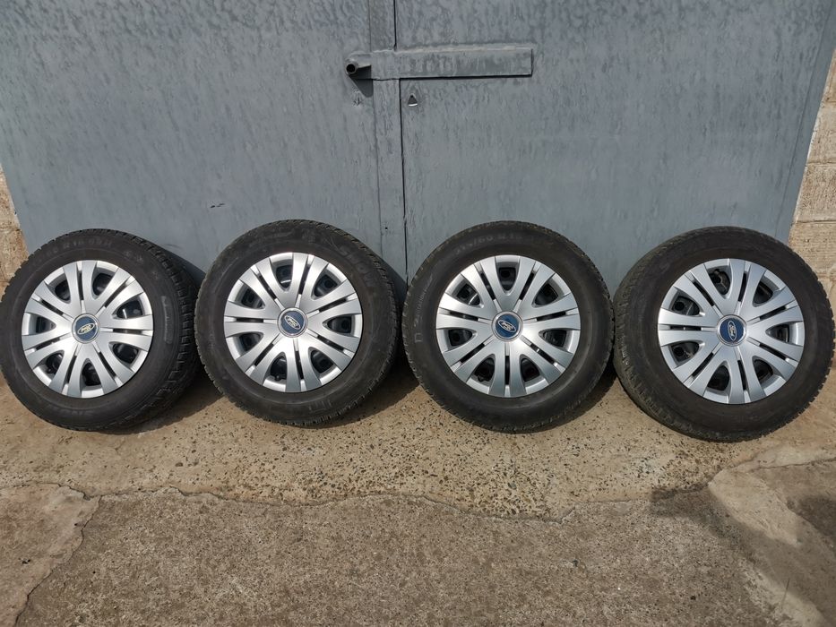 Продам шины с дисками  R16 215/60