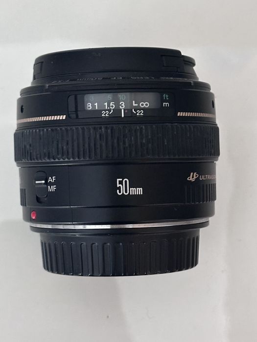 Объектив Canon 50мм f1.4