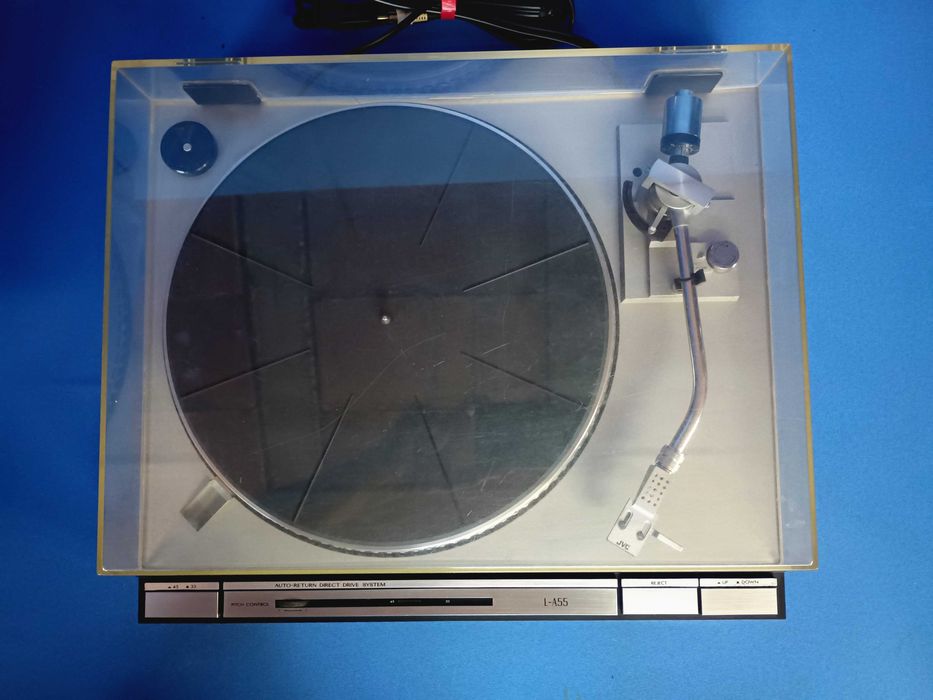 gira-discos JVC L-A55