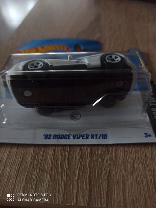 Hot Wheels 92 DOGE  VIPER  RT/10 nowy