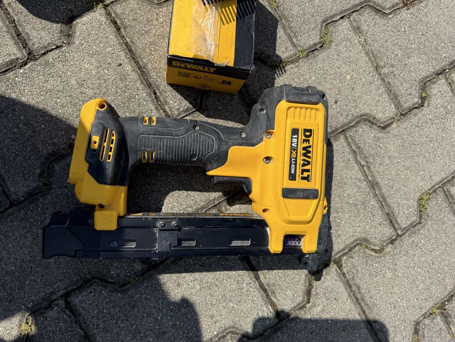 Dewalt zszywacz do kabli 18v