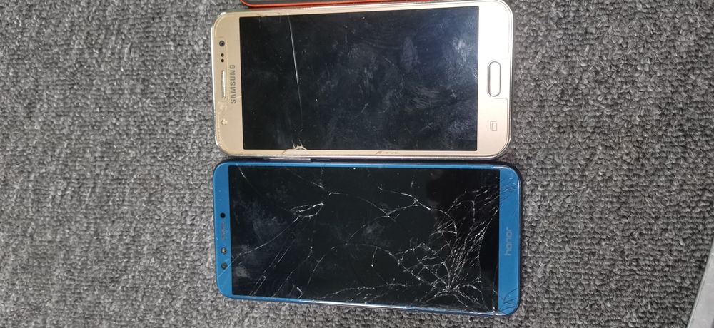 Телефони одним лотом.