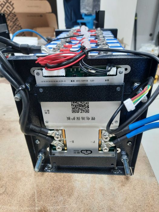Професійне виготовлення акумуляторних збірок LiFePO4 / Li-ion (12V, 24V, 48V)