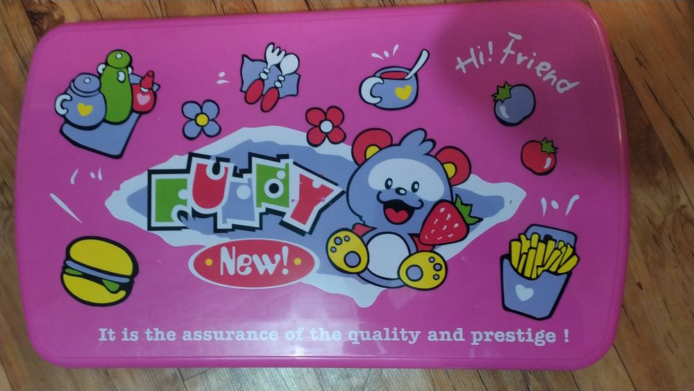 Детский столик для игры с набором