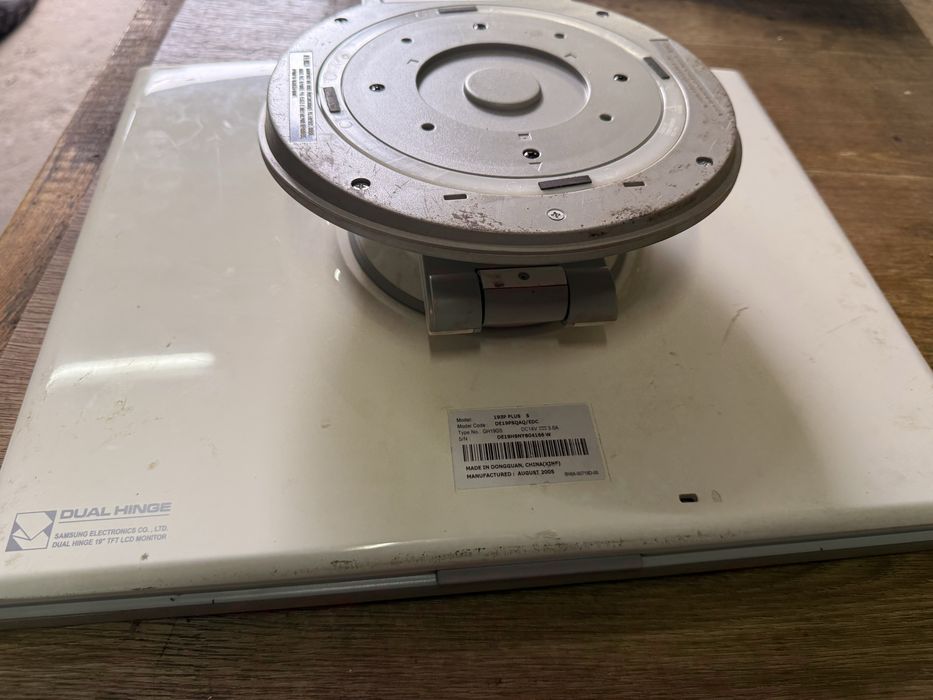 Монитор Samsung SyncMaster 193P Plus