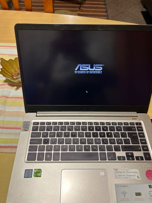 Computador Ásus cinzento