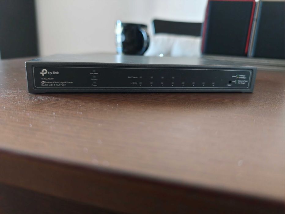 Switch TP-Link TL-SG2008P – 8 portas Gigabit, 4 PoE+, gerido (Omada)