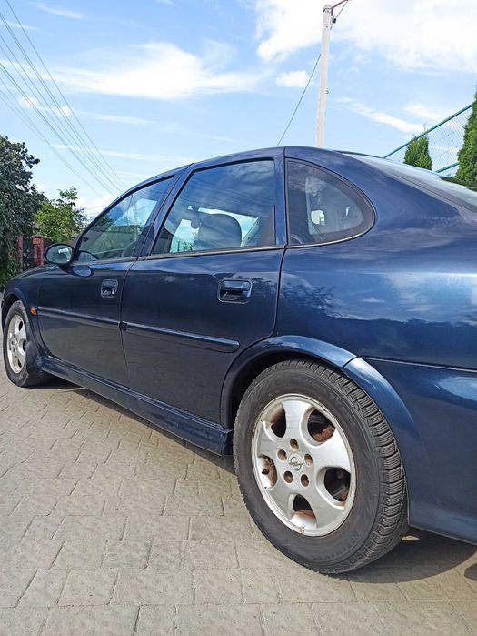 Opel Vectra 1.8 бензин 2000р.