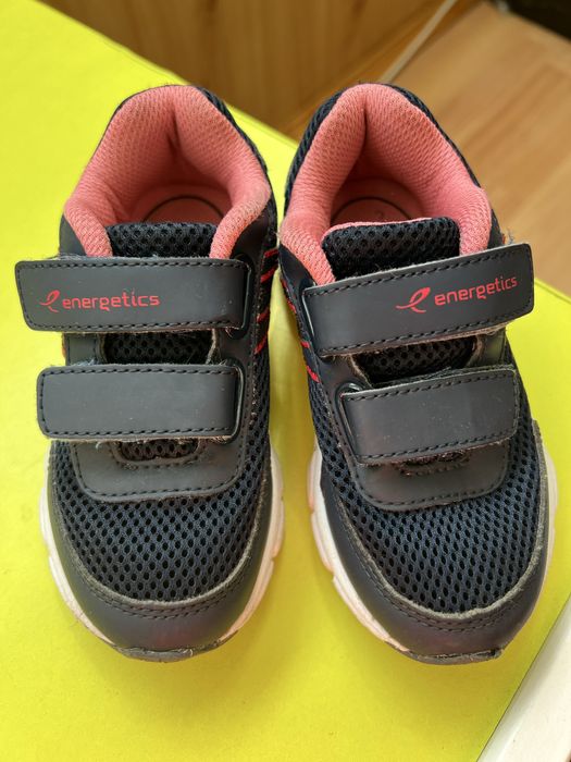 Кросівки для дівчинки у відмінному стані 25р