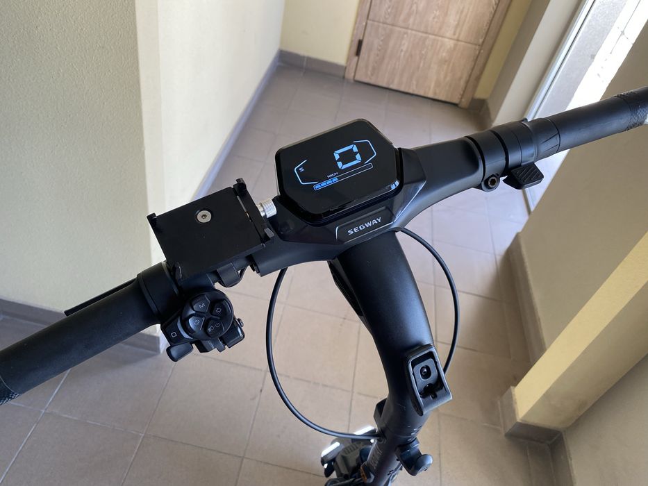 Продам электросамокат Segway Ninebot ZT3 Pro