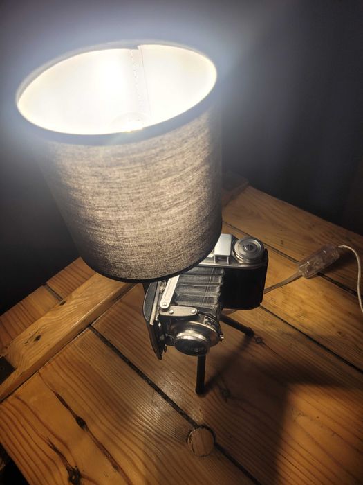 Lampka stojąca (nocna) - aparat fotograficzny