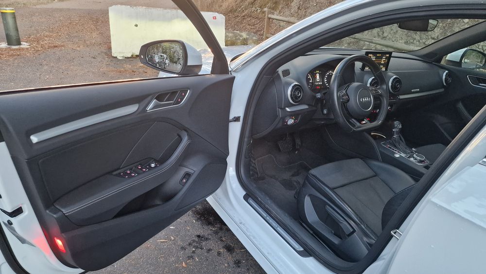 Audi A3 e-tron S-line muitos extras e estimado