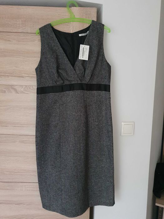 Sukienka, klasyczna dopasowana szara, Quiosque, roz. 42, NOWA