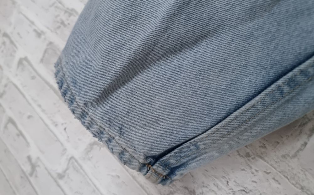 Spodnie jeansowe mom fit z przetarciami