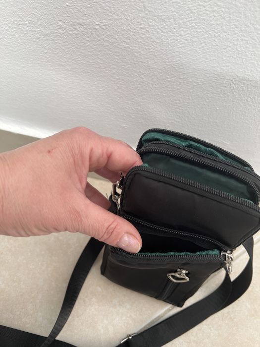 Mala pequena tira colo