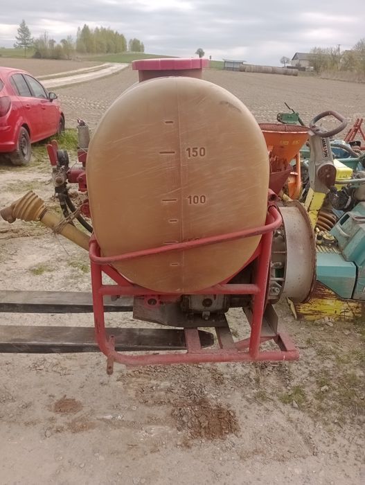 Opryskiwacz sadowniczy 200 litrów