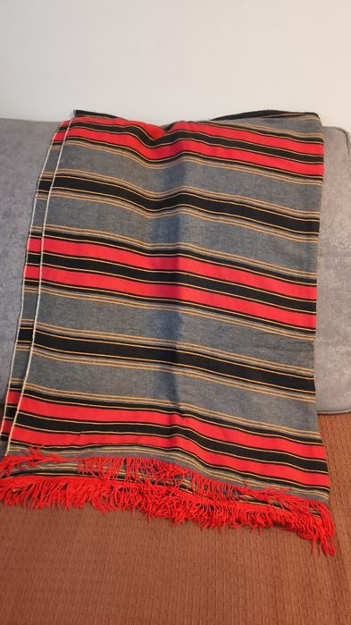 Kapa narzuta pasiak z czasów PRL-u