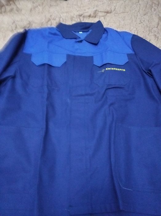 Чоловічий робочий костюм.