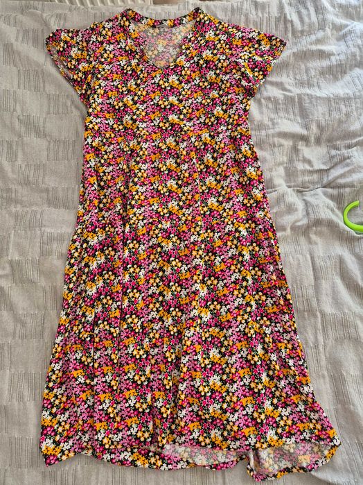 Ubrania ciążowe (spodnie, bluzka, sukienki itd.)