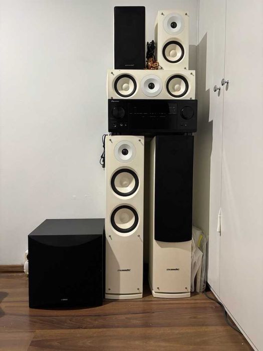 Sprzedam zestaw kina domowego.