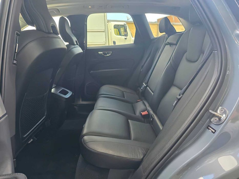 Volvo XC60 B5 Momentum      2022