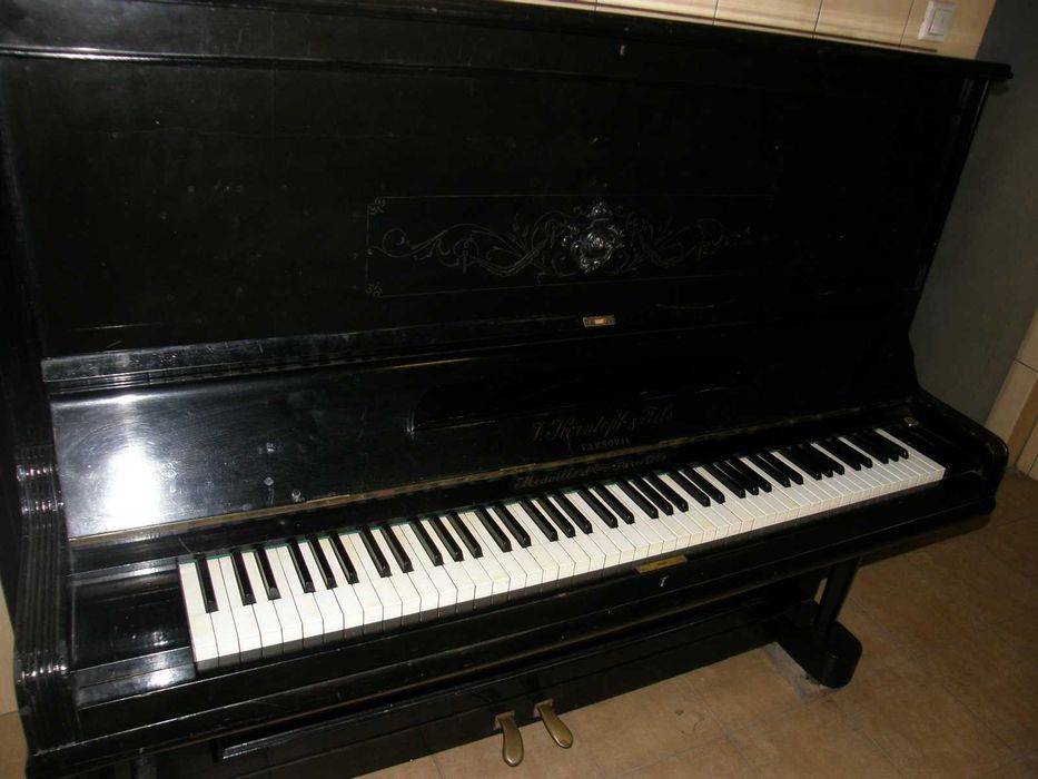Zabytkowe Pianino J.Kerntopf & Fils