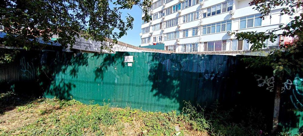 Участок под коммерцию в районе Дома мебели. 1L21