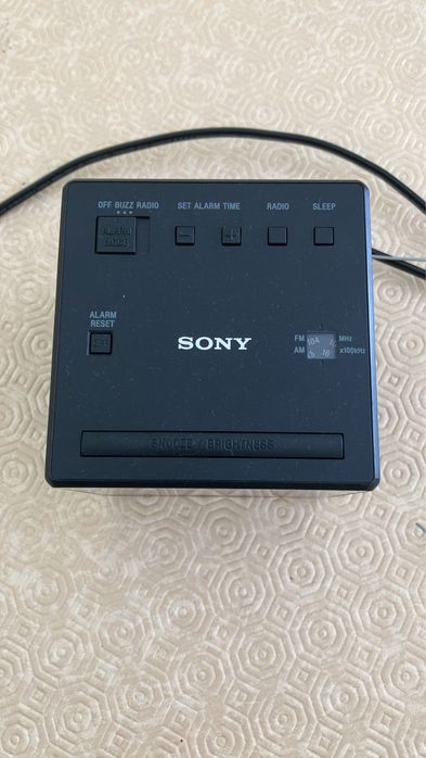 Radio despertador sony ICF-C1