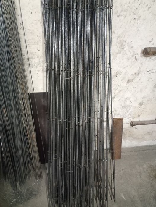 Стовпчики залізобетонні.