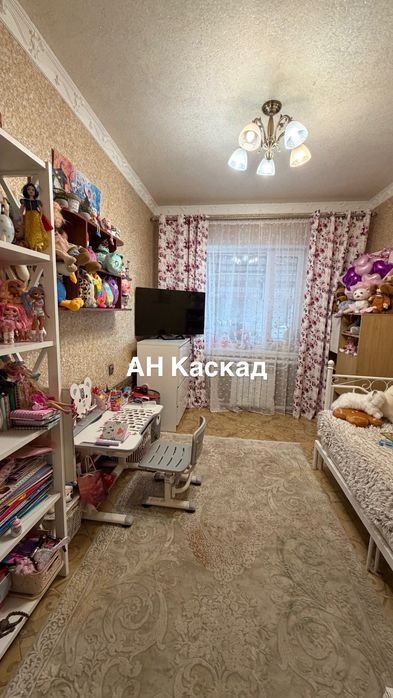 Продам дом кирпичный из 2х этажей.ХТЗ.