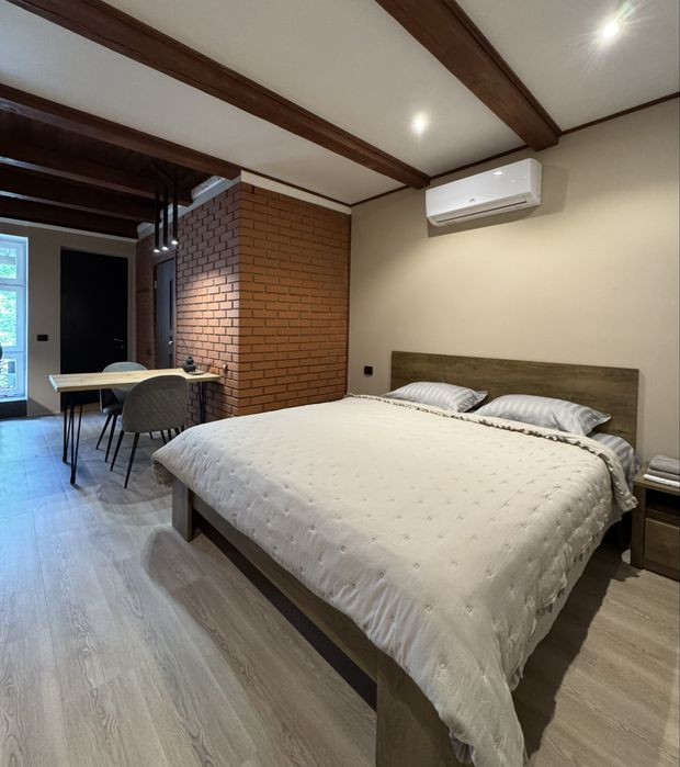 Світло 24/7. Будинок центр на 2-х з великим ліжком рн ХНУВС .