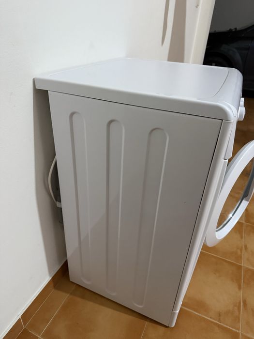 Máquina de Lavar Roupa Indesit 6 Kg | 1200 RPM |