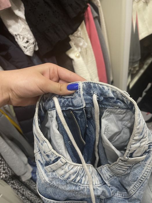 Джинси Bershka з графіті