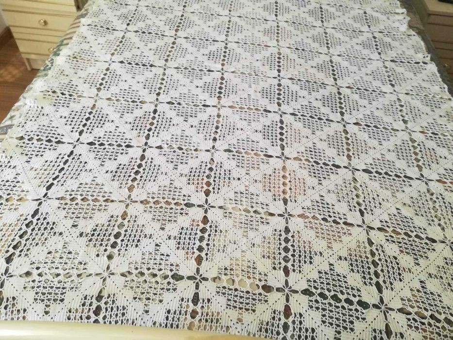 Colcha de renda feita a mão