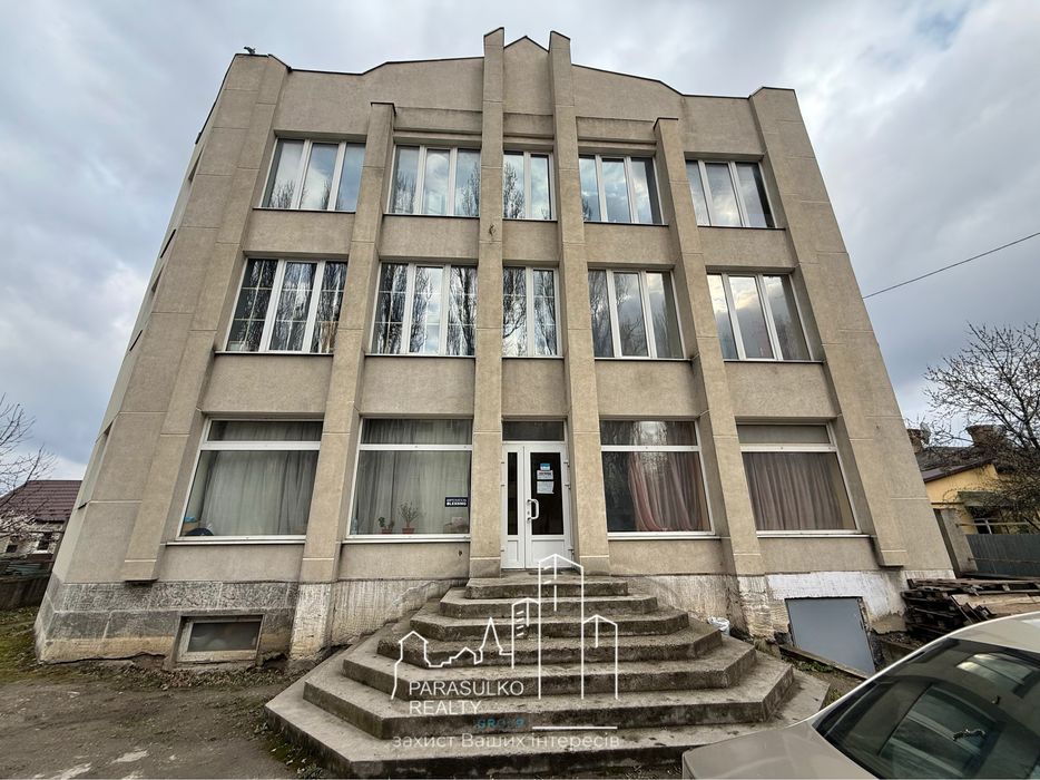 Продам окремо збудовану 3-и поверхову будівлю