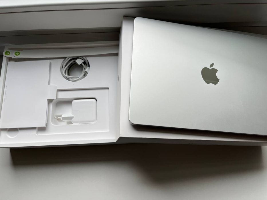 MacBook Air M4 2025 13” / 16GB / 256GB / Bateria 100%