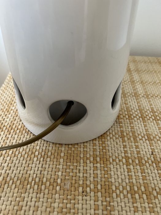 2 candeeiros loiça branca e abajur verde claro