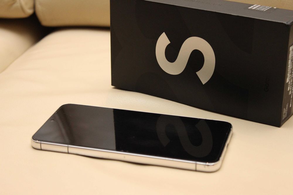 Samsung Galaxy S22+ S22 PLUS 8 / 128 GB