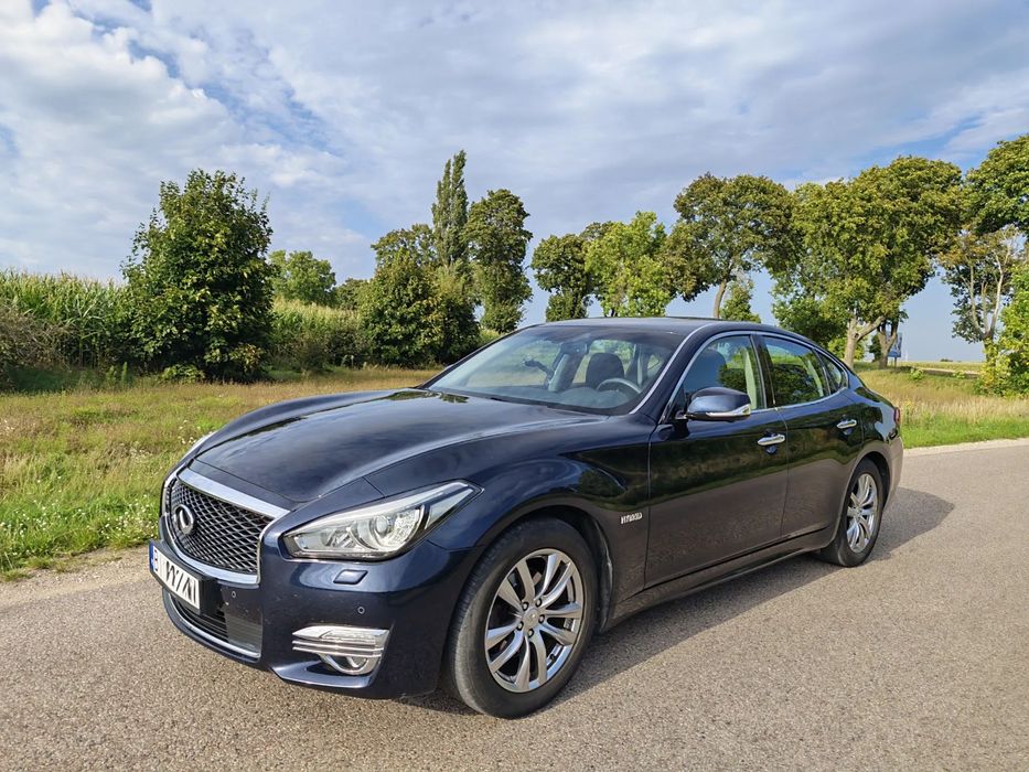 Infiniti Q70