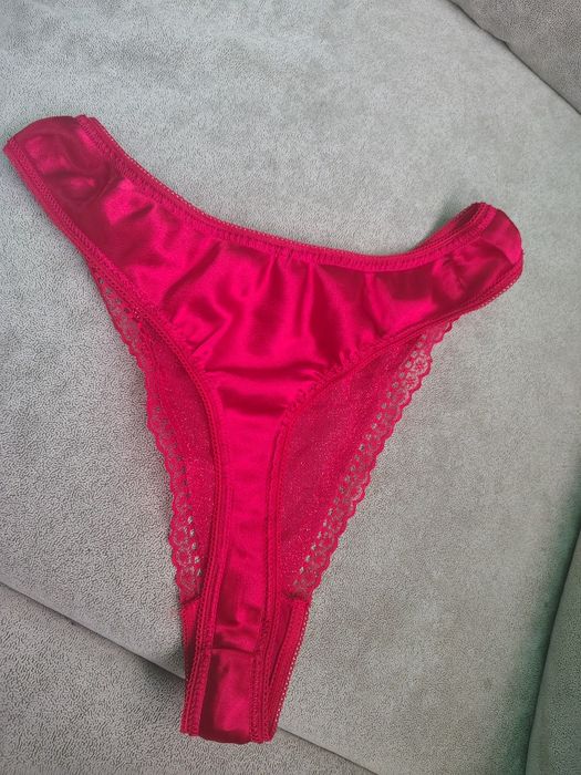 Majtki stringi damskie błyszczące