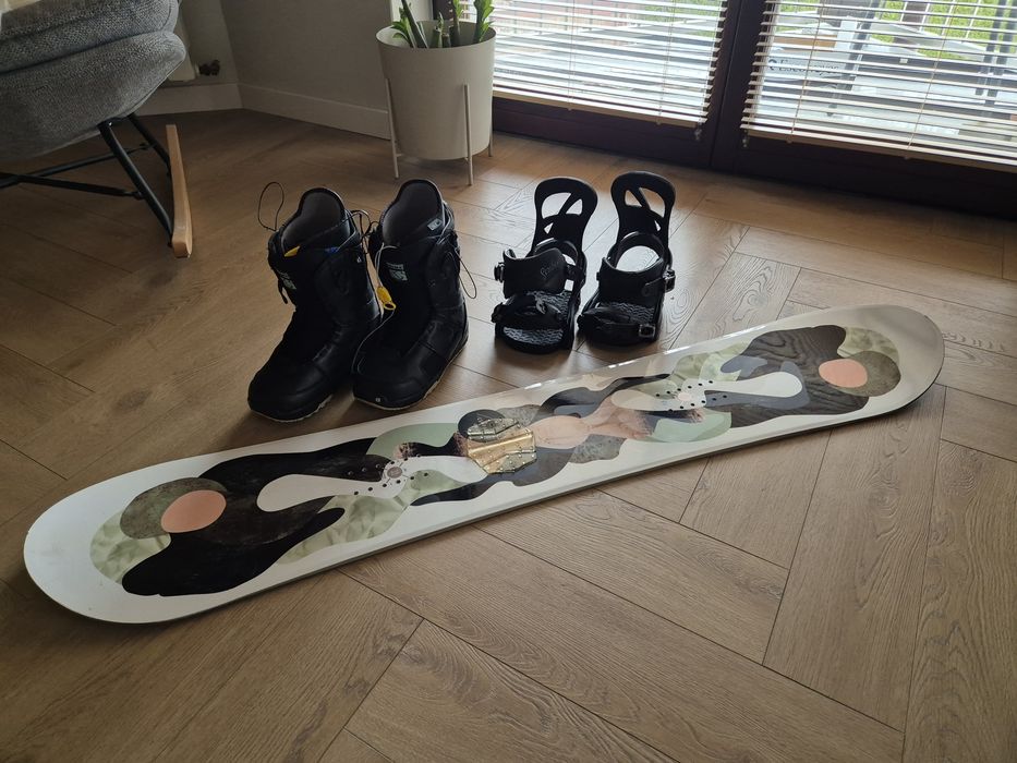 Zestaw snowboardowy - deska + wiązania + buty BURTON