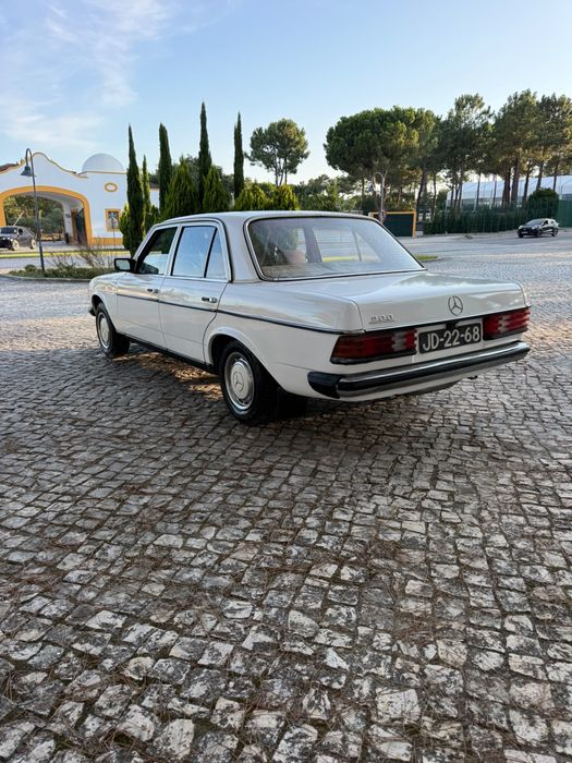 Mercedes-Benz 200 — fotografia 3